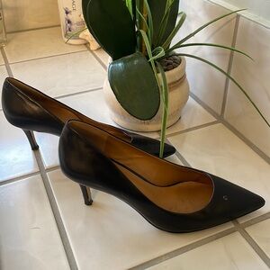 Banana Republic low black heel